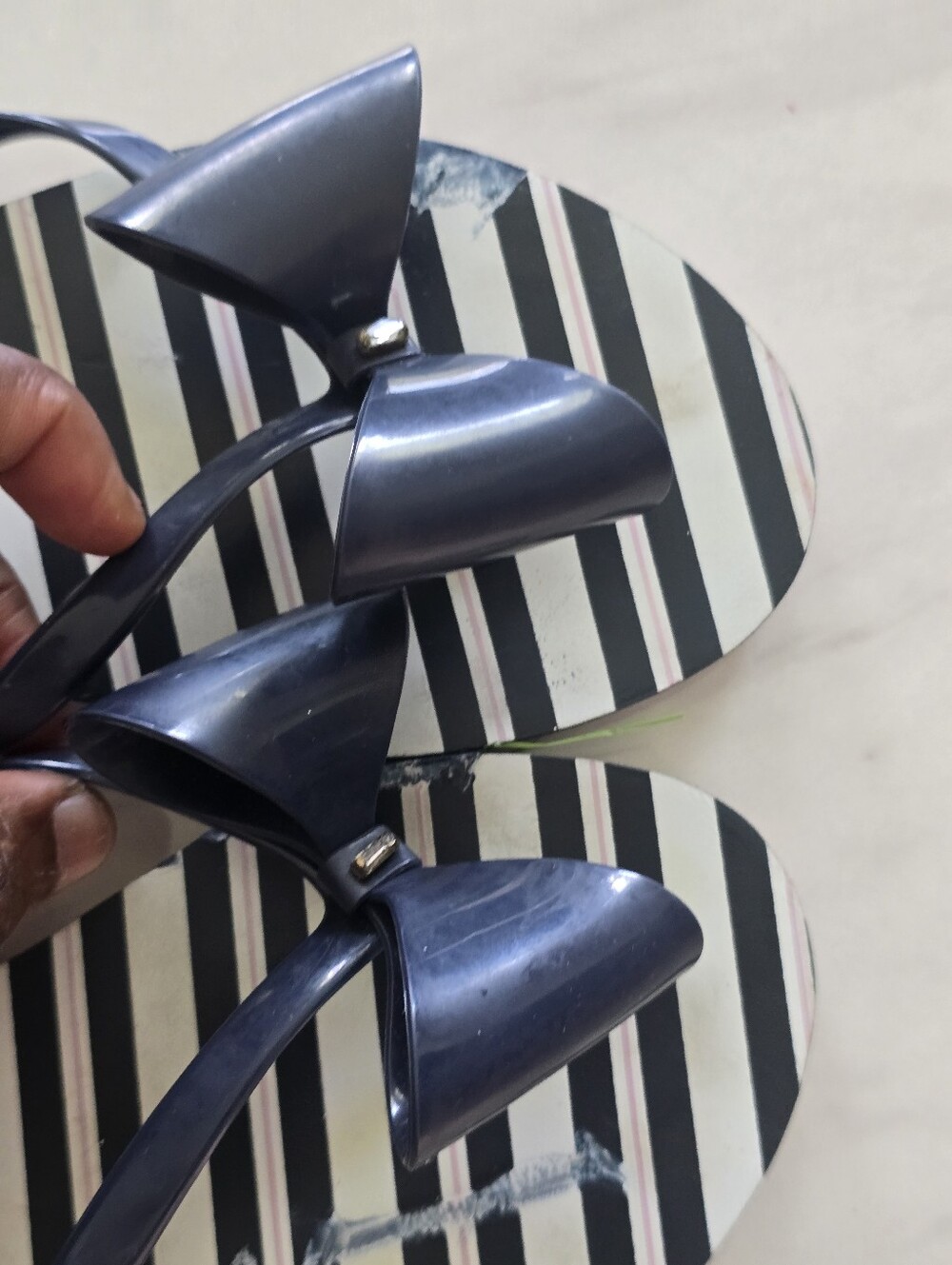 Kate Spade New York Bow Flip Flops 9-10 Navy Striped Pink White Sandals Preppy - Picture 7 of 9